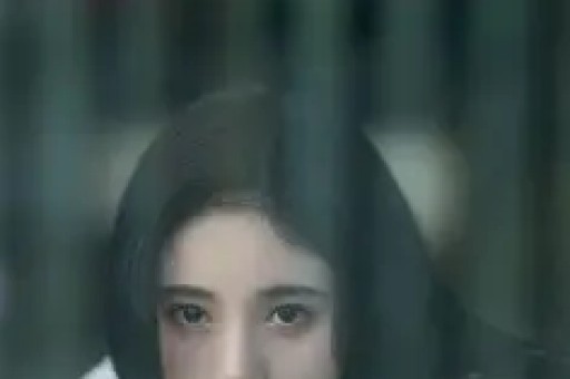 网红猴哥离婚半年被曝新恋情上海街头亲密互动引关注